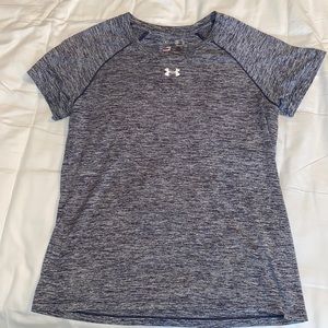 🚨CLOSING SHOP SALE🚨 Women’s Under Armour workout Tee Size Med.